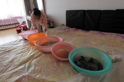 韶关楼上漏水，住户失联，小区没物管，业主维权难！律师来支招……